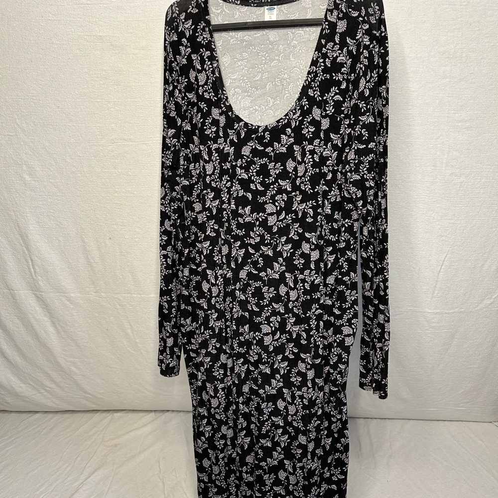 Old Navy Maternity Black and White Bodycon Dress Scoop Neck Long Sleeve